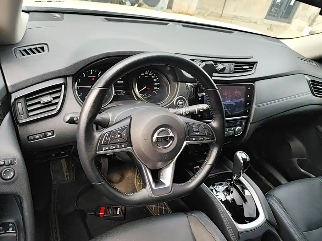 Nissan X-Trail — фото 10