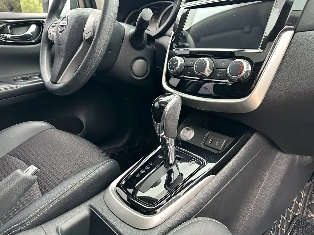 Nissan Tiida — фото 17