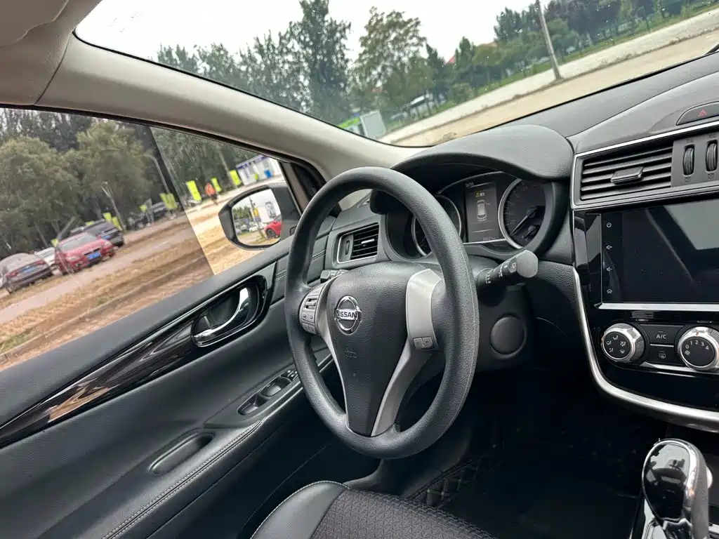 Nissan Tiida — фото 18