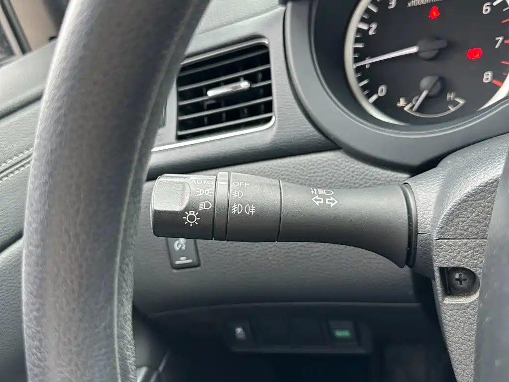 Nissan Tiida — фото 23