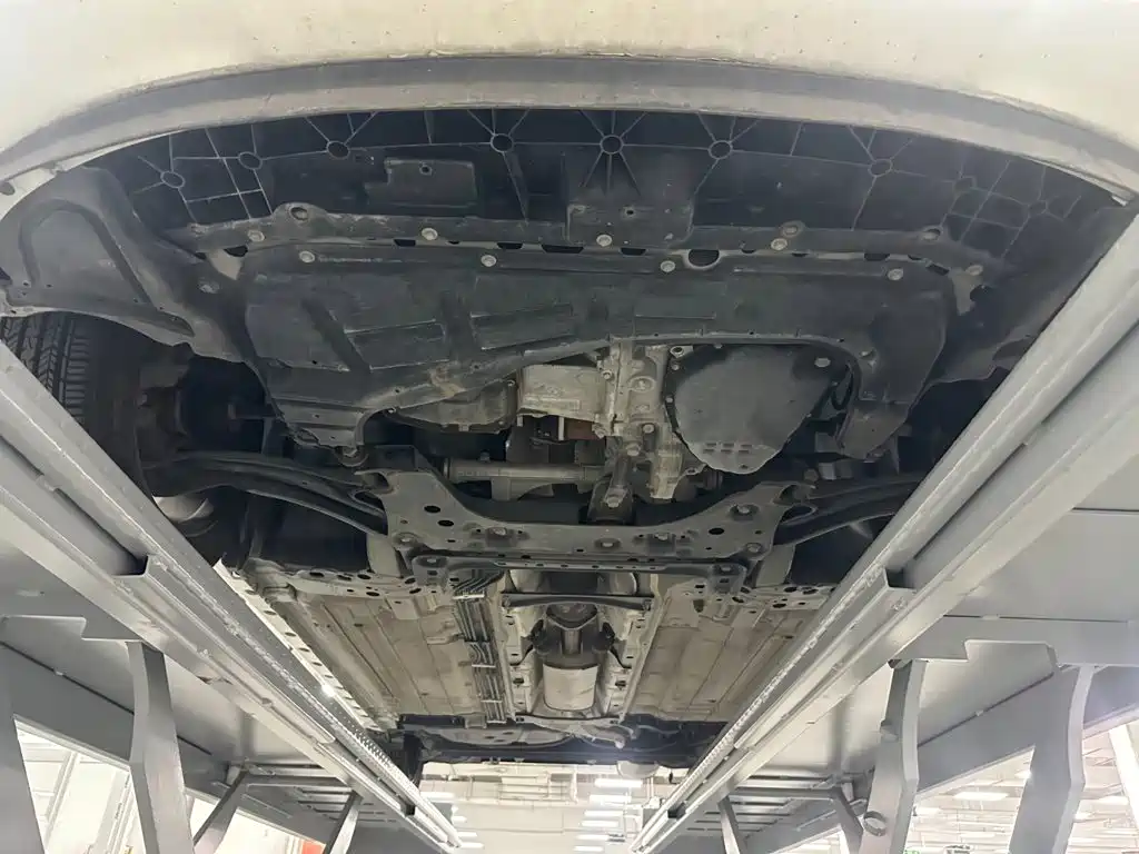 Nissan Tiida — фото 26