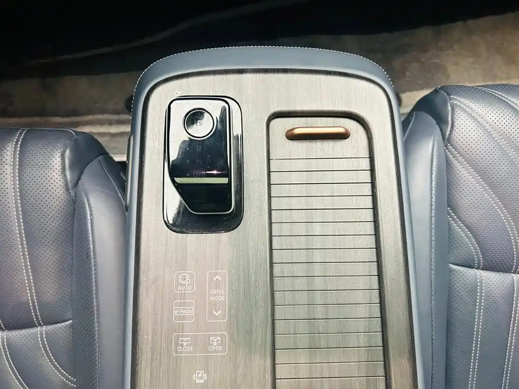 Nissan Ariya — фото 17