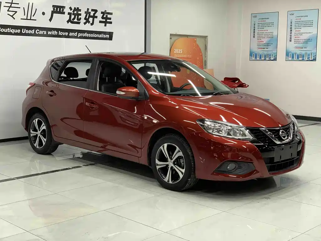 Nissan Tiida — фото 2