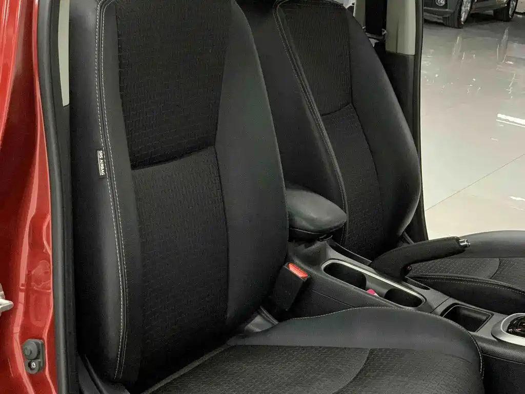 Nissan Tiida — фото 17