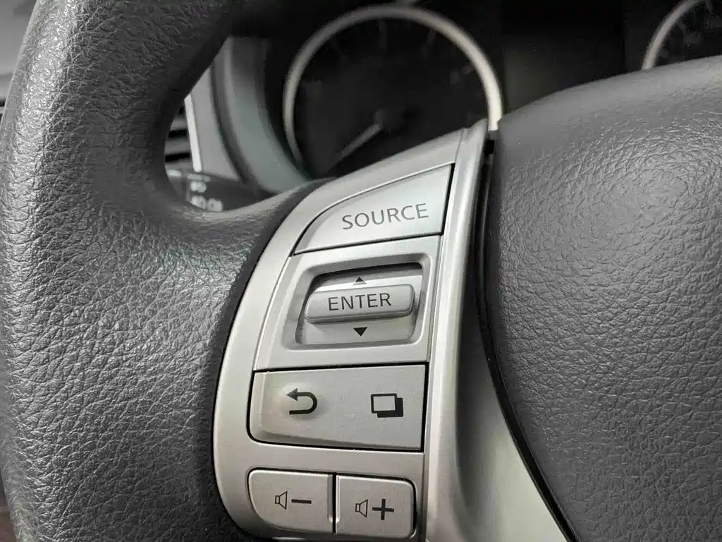 Nissan Tiida — фото 19