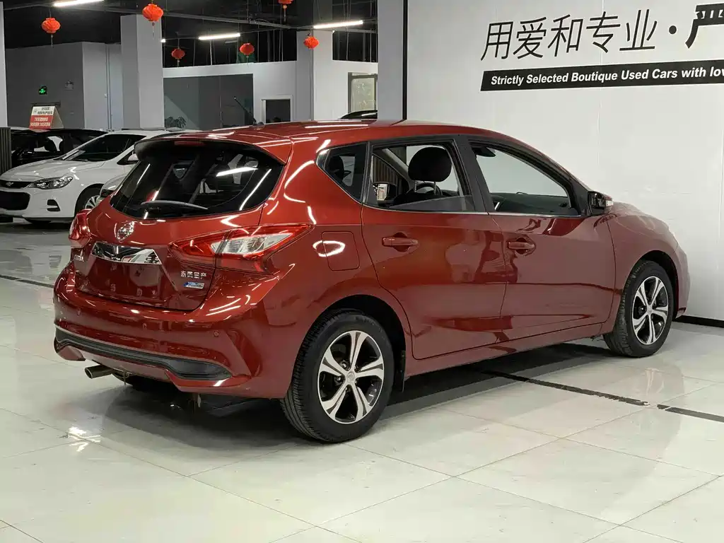 Nissan Tiida — фото 4