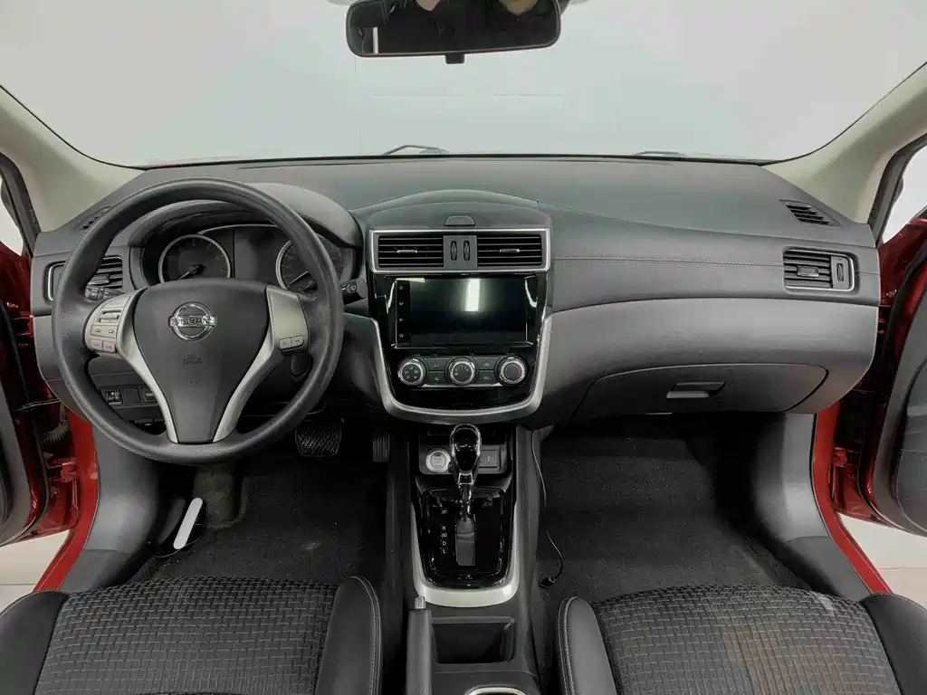 Nissan Tiida — фото 10