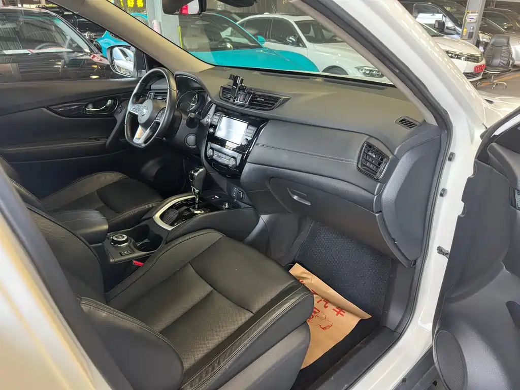 Nissan X-Trail — фото 17