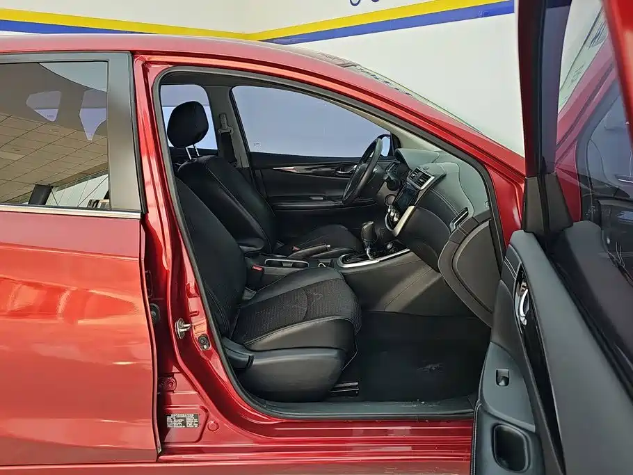 Nissan Tiida — фото 8