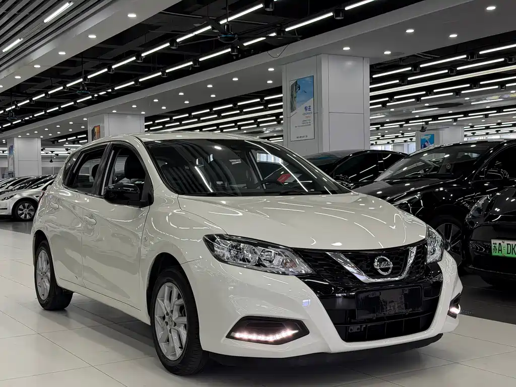 Nissan Tiida — фото 3