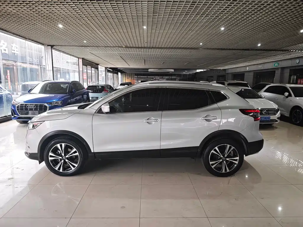 Nissan Qashqai — фото 6