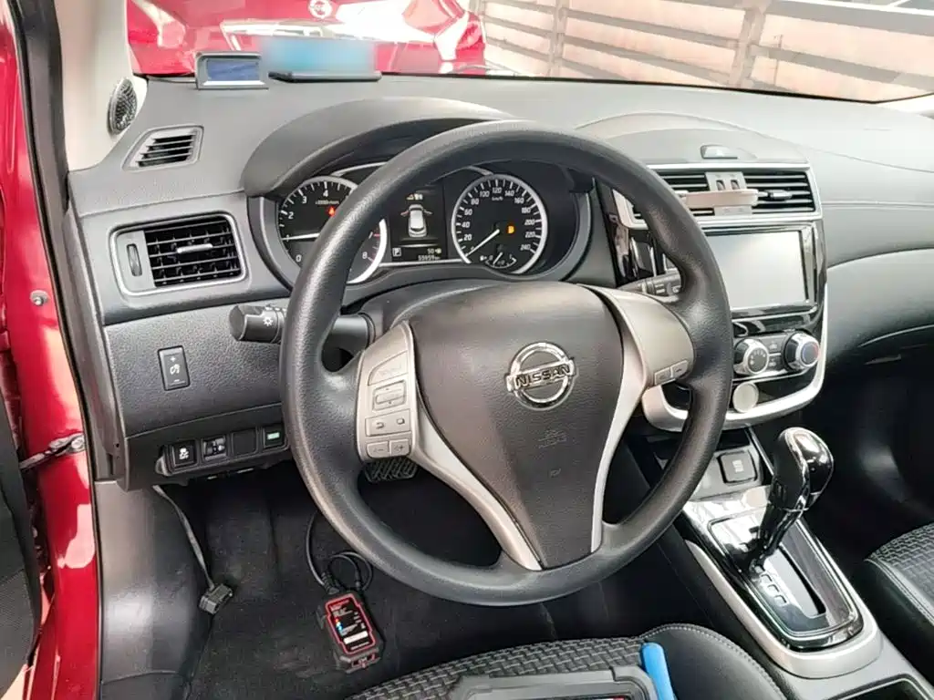 Nissan Tiida — фото 11