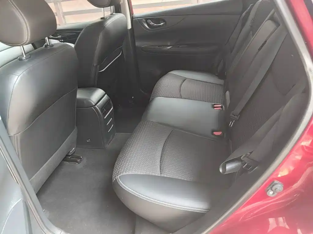 Nissan Tiida — фото 17