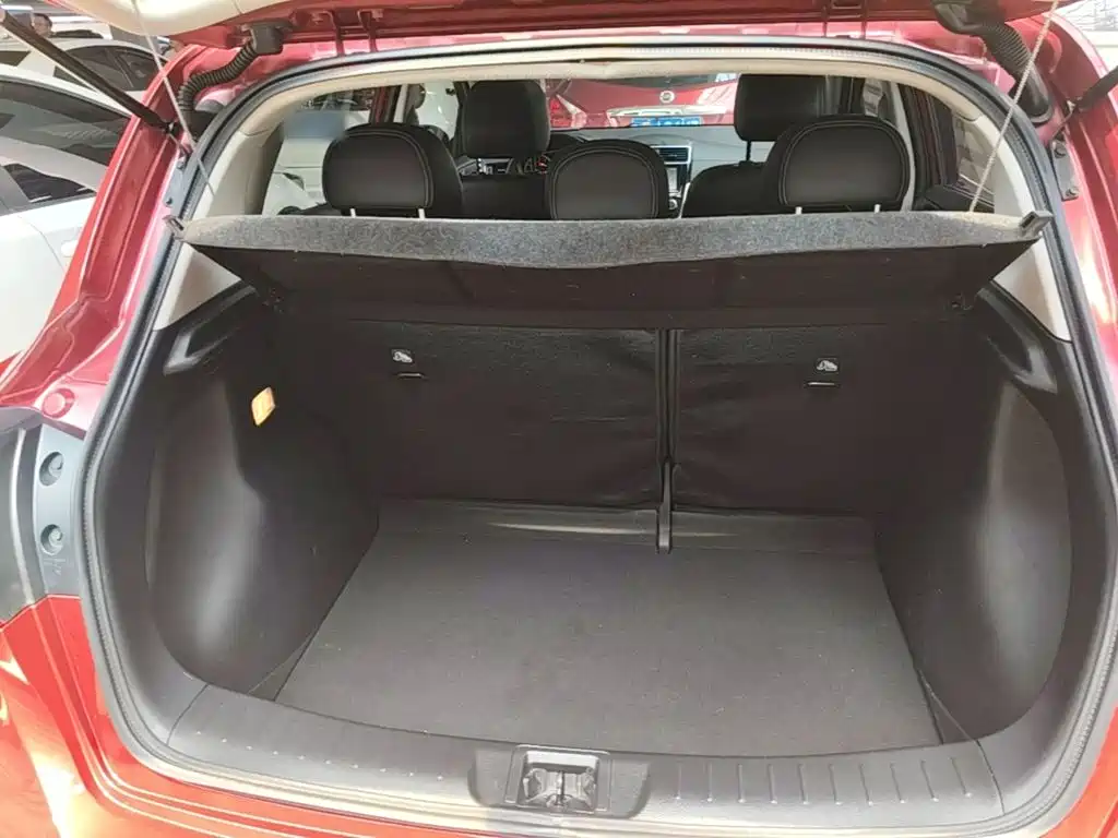 Nissan Tiida — фото 19