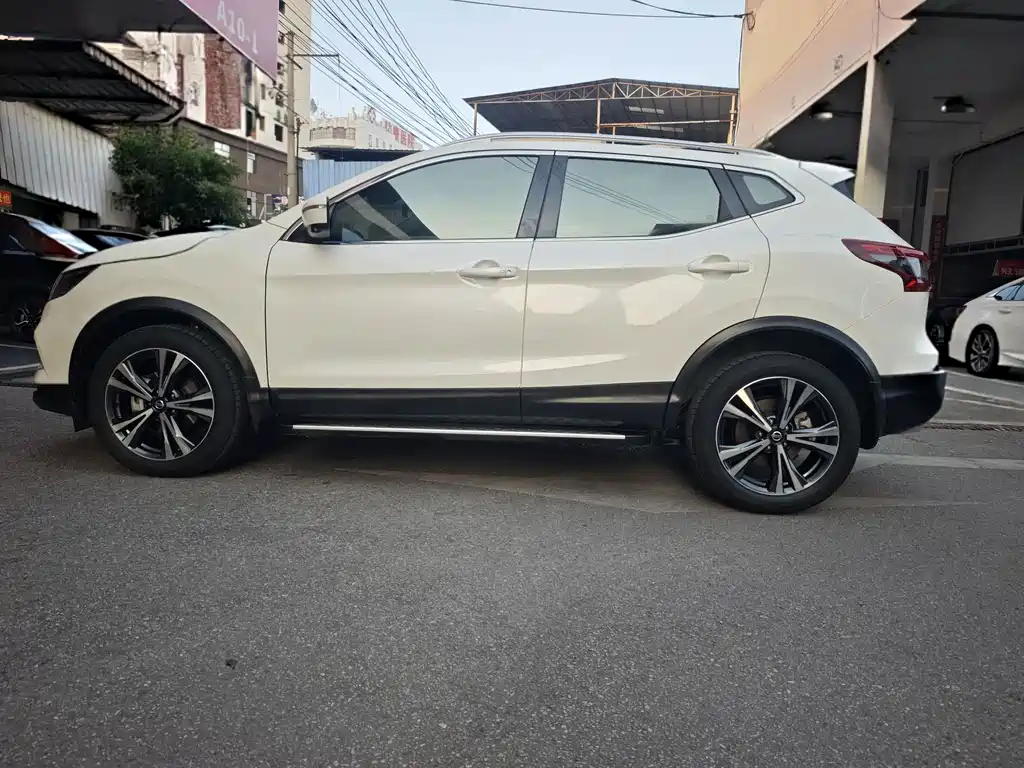 Nissan Qashqai — фото 8