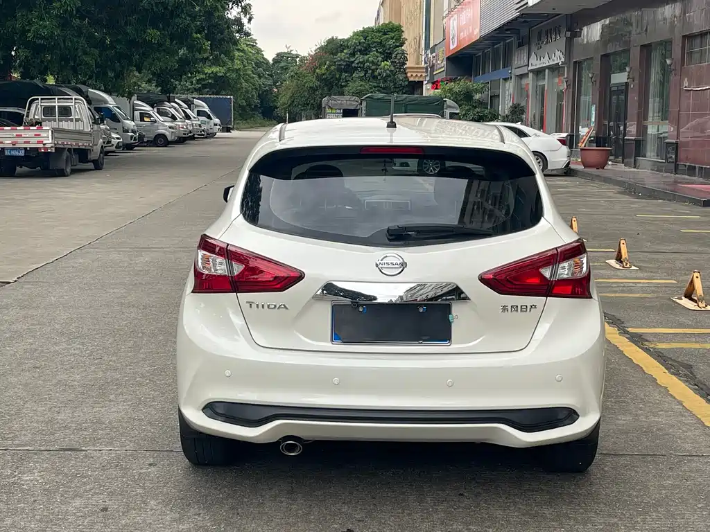 Nissan Tiida — фото 14