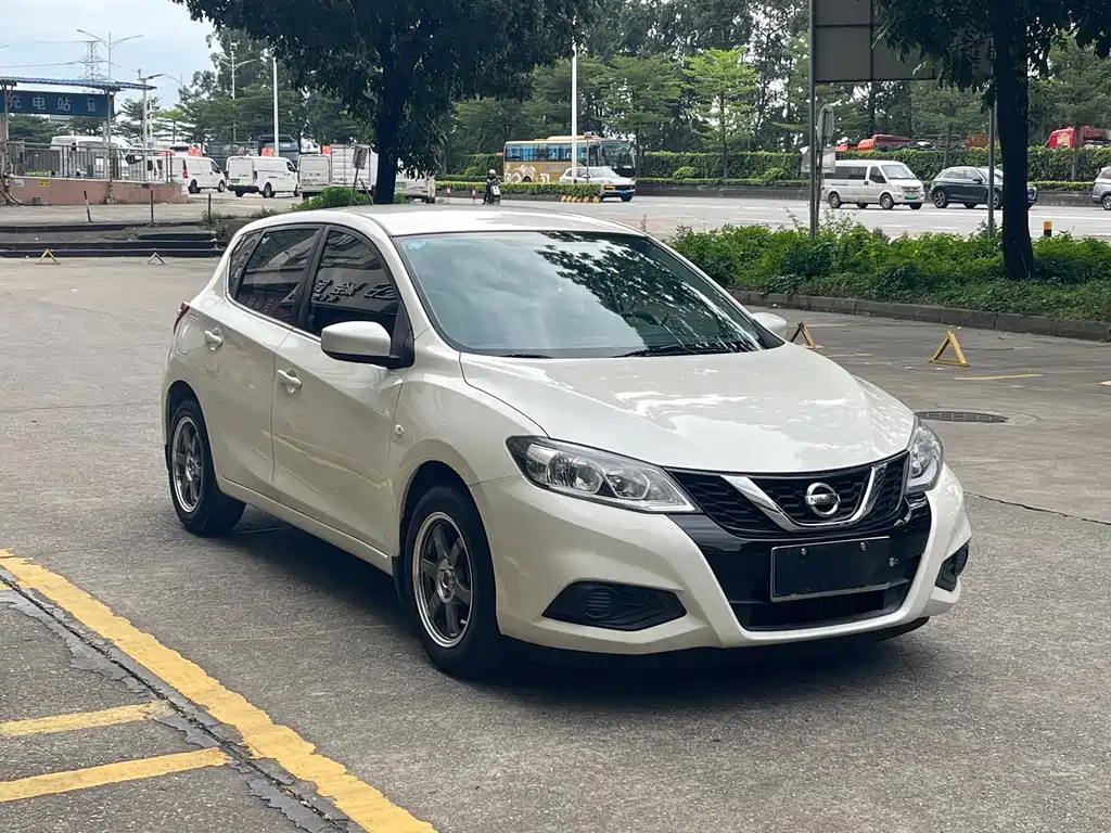 Nissan Tiida — фото 3