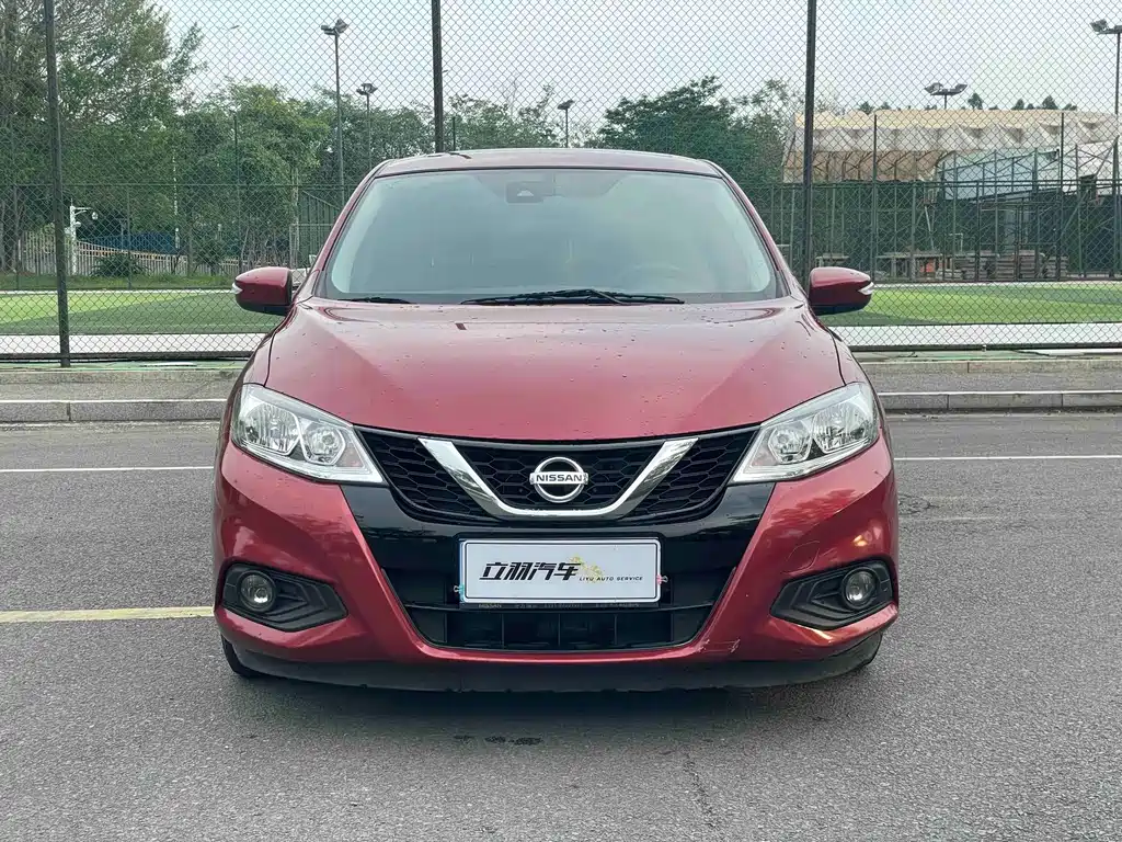 Nissan Tiida — фото 2