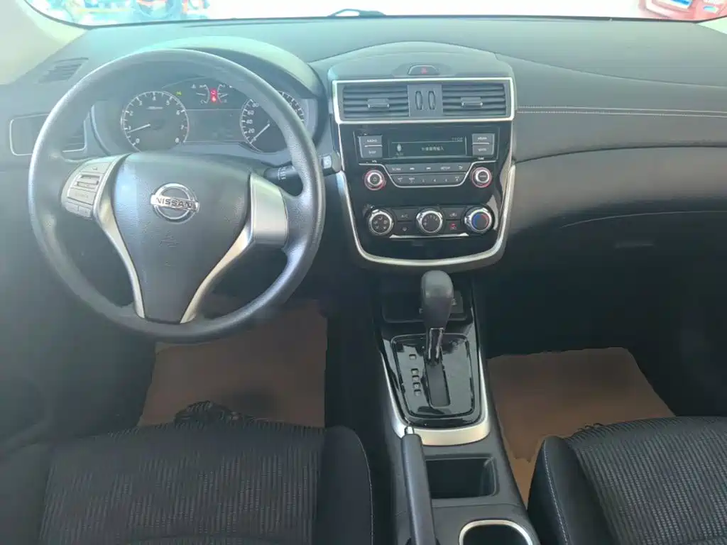 Nissan Tiida — фото 10