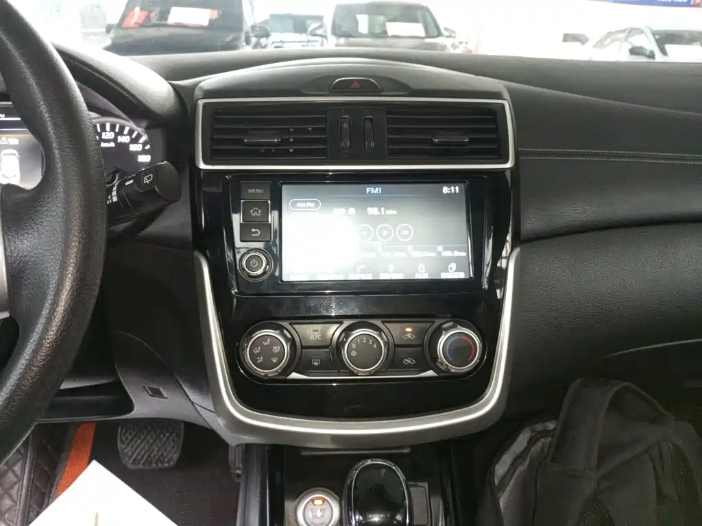Nissan Tiida — фото 9