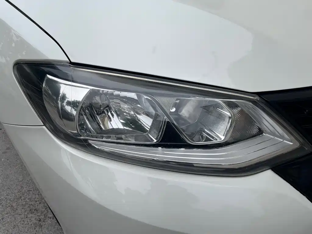 Nissan Tiida — фото 13