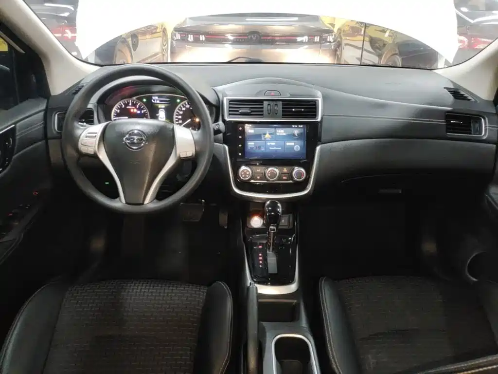 Nissan Tiida — фото 10