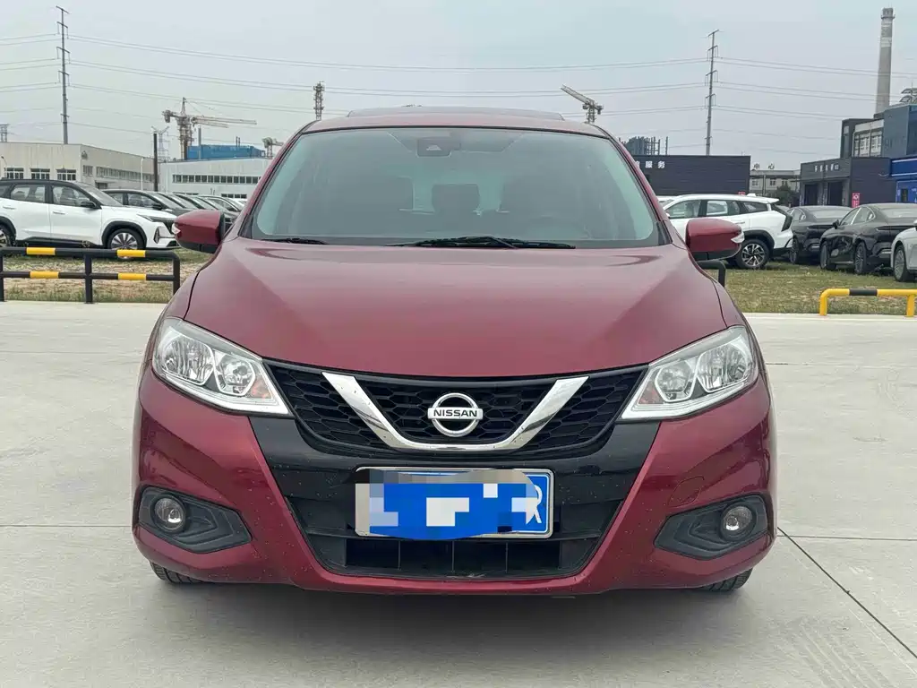 Nissan Tiida — фото 2