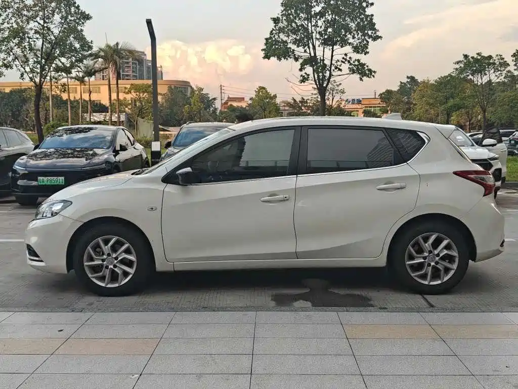 Nissan Tiida — фото 3