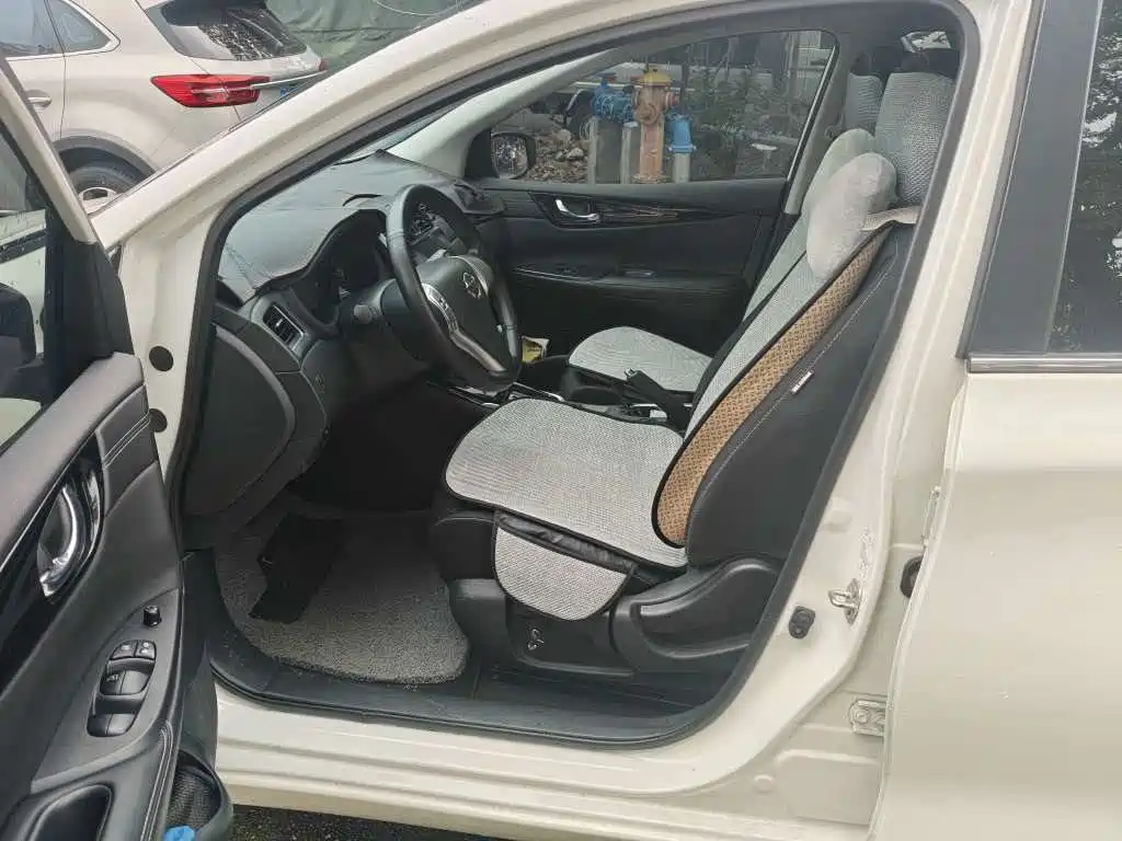 Nissan Tiida — фото 4