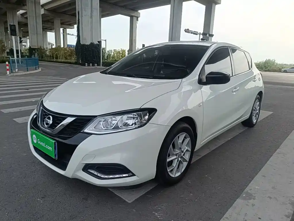 Nissan Tiida — фото 2