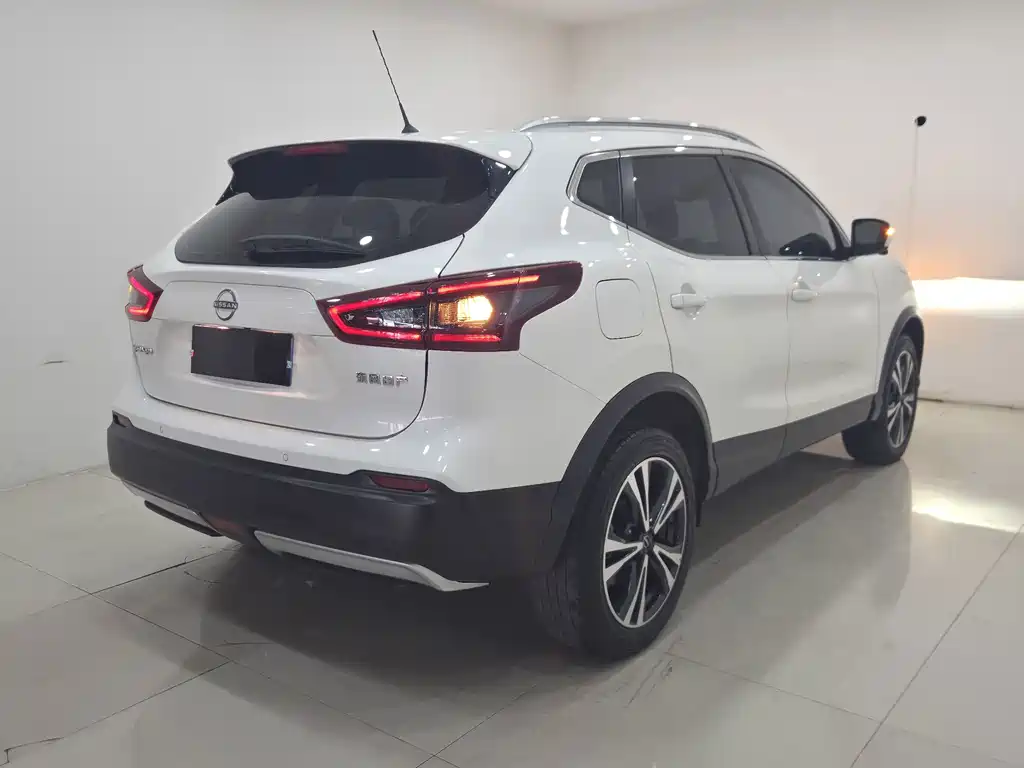 Nissan Qashqai — фото 7