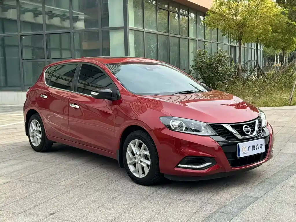 Nissan Tiida — фото 3