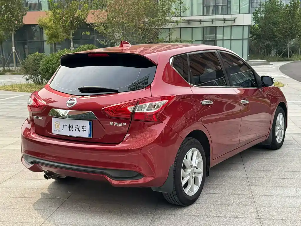 Nissan Tiida — фото 7
