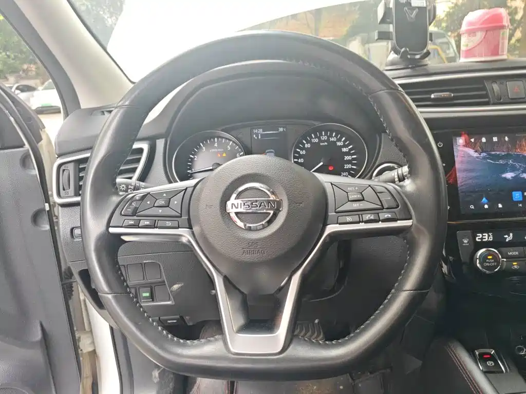 Nissan Qashqai — фото 11