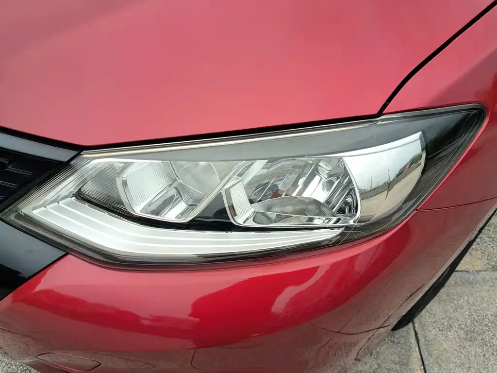 Nissan Tiida — фото 15