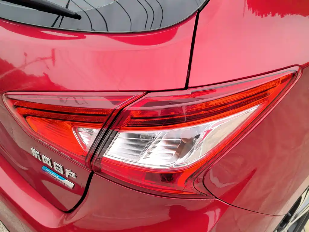 Nissan Tiida — фото 17
