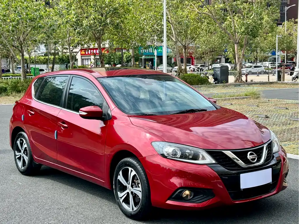 Nissan Tiida — фото 3