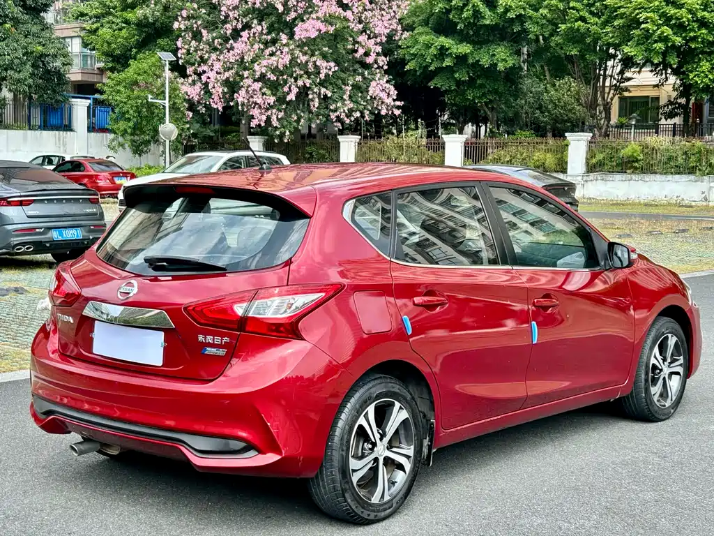 Nissan Tiida — фото 7