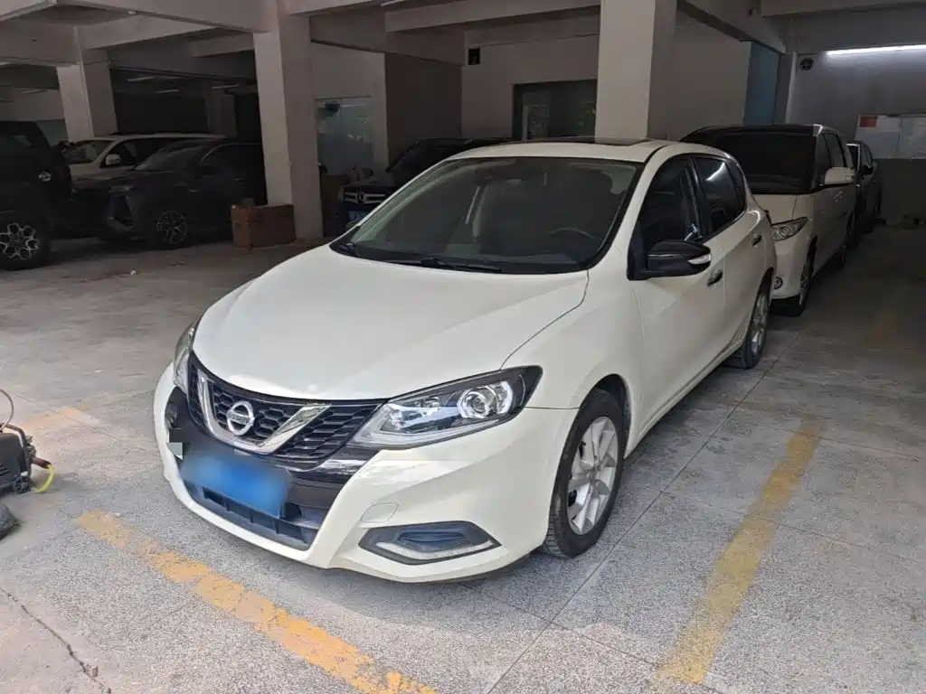 Nissan Tiida — фото 2