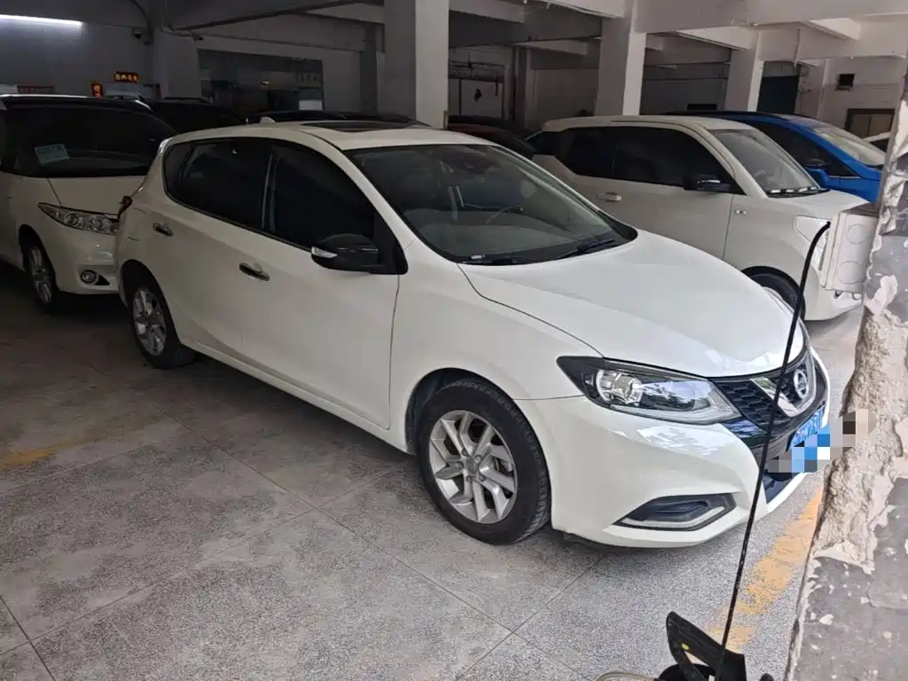 Nissan Tiida — фото 4