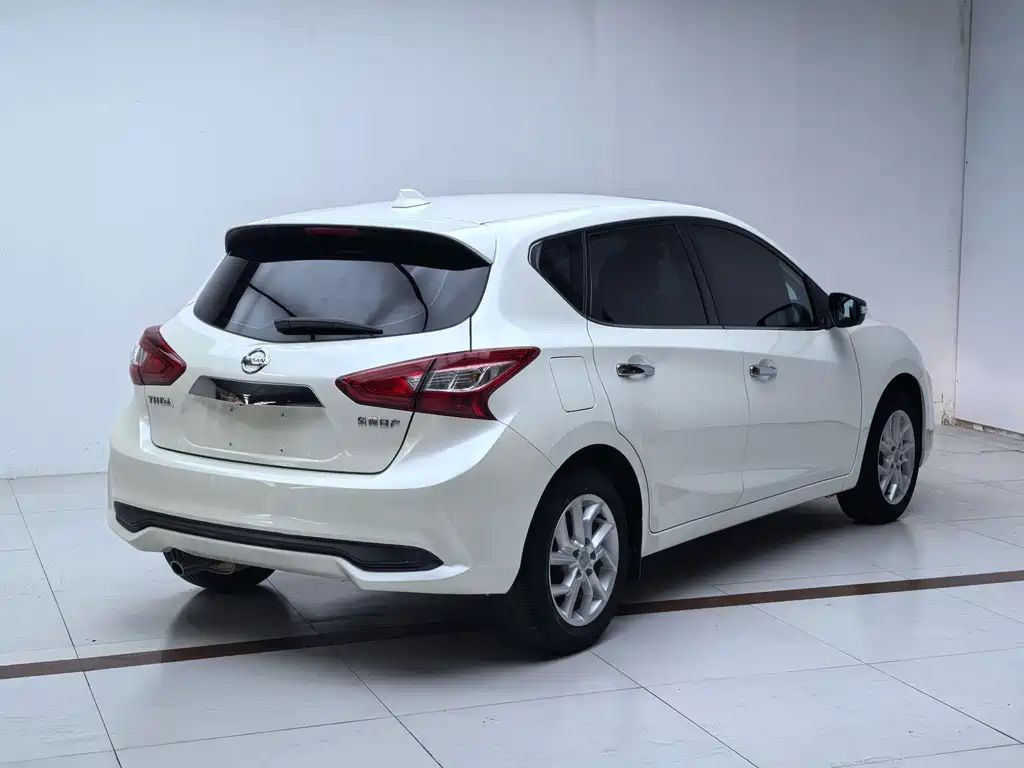 Nissan Tiida — фото 4