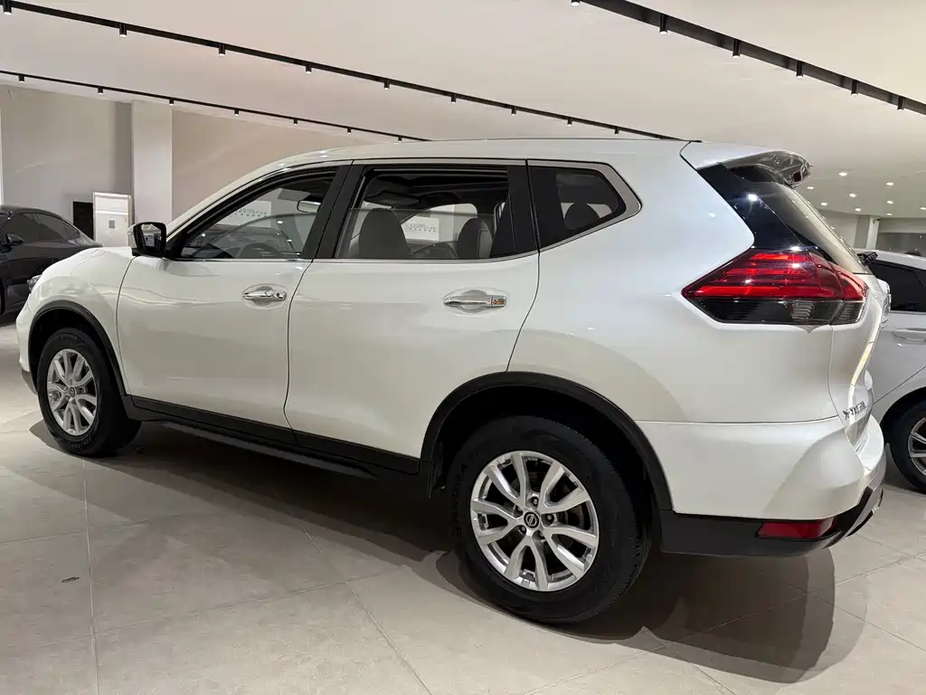 Nissan X-Trail — фото 15