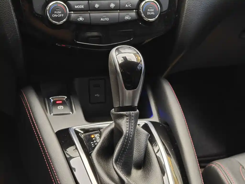 Nissan Qashqai — фото 17