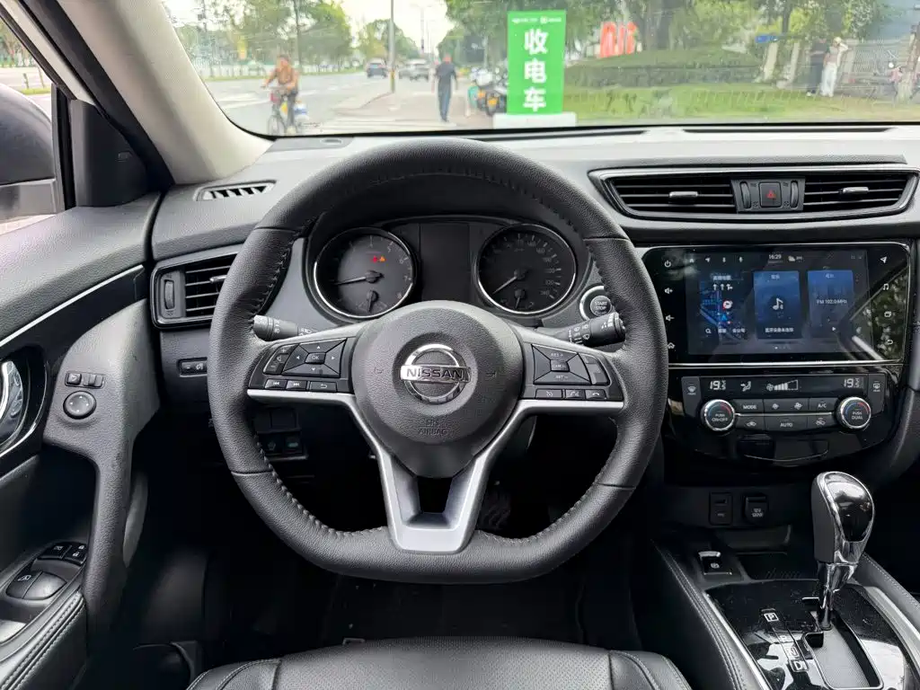 Nissan X-Trail — фото 14