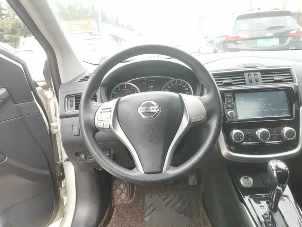 Nissan Tiida — фото 11