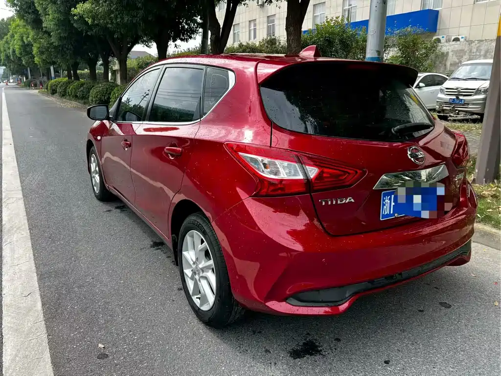 Nissan Tiida — фото 2
