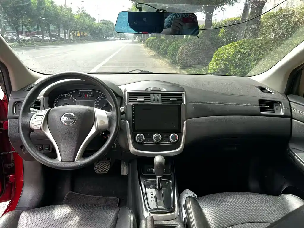 Nissan Tiida — фото 6