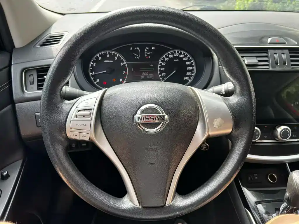 Nissan Tiida — фото 7