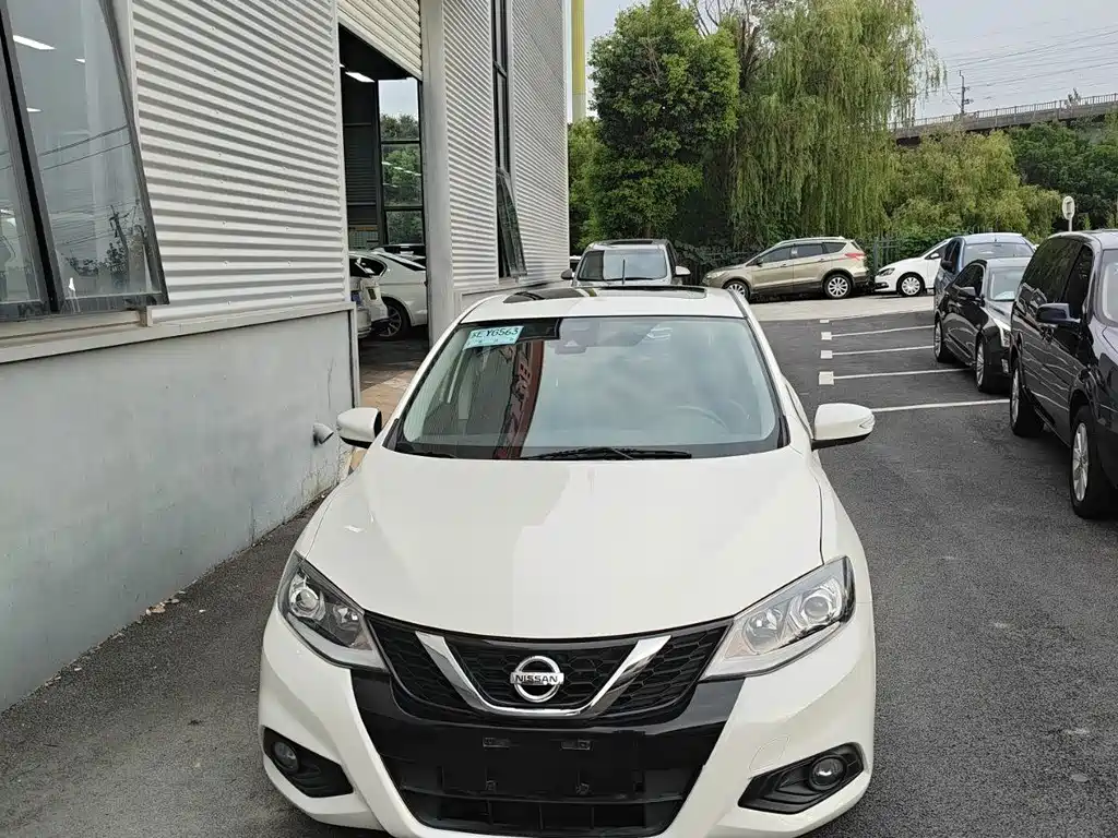 Nissan Tiida — фото 2