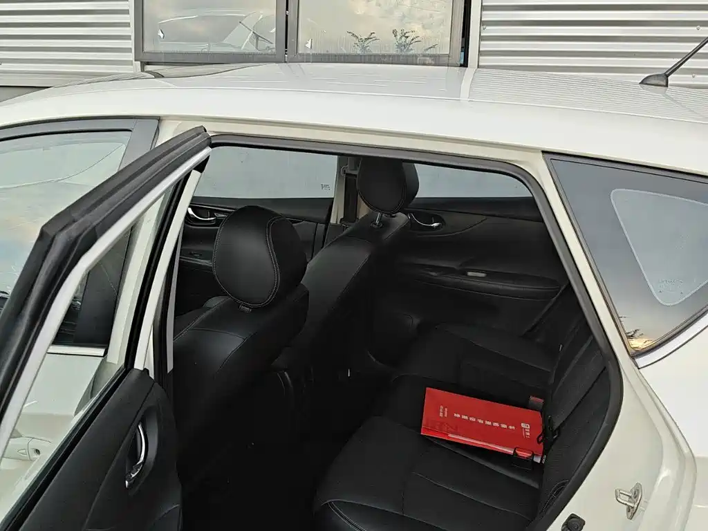 Nissan Tiida — фото 11